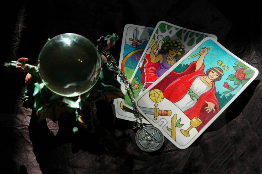 Šest karata tarot ljubavni Tarot otvaranje